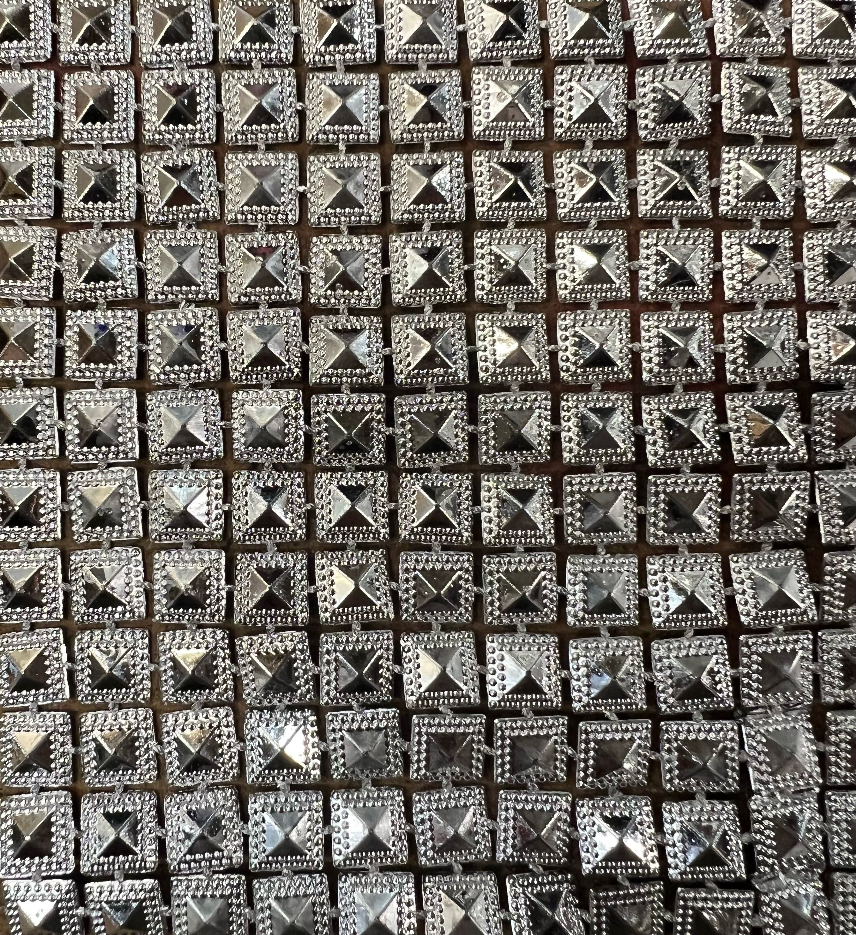 Plastic mesh pyramid trim