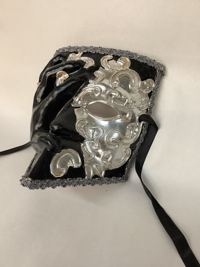 El Morte Mask with Hand- Black/Silver Right Hand